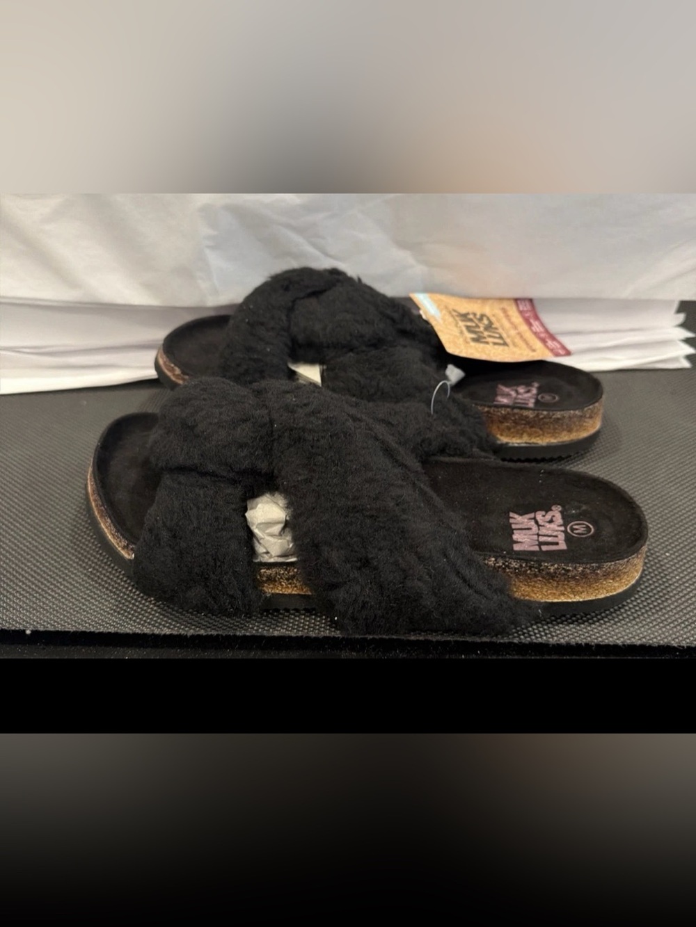 Muk Luks Women’s Classic Cross Strap Fuzzy Slipper Shoes Size Medium NEW